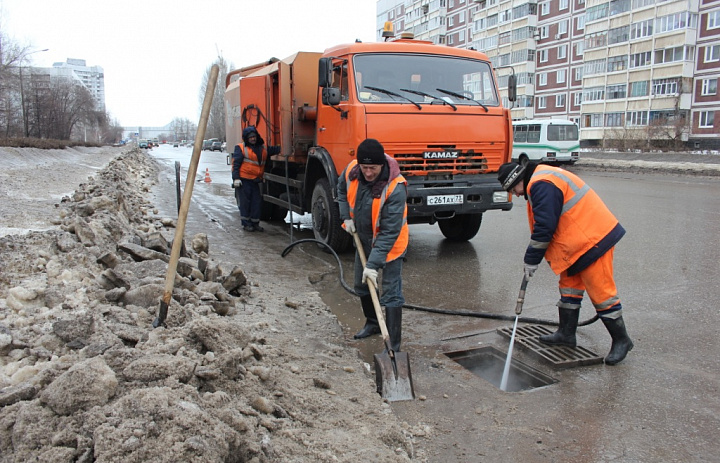 На семи улицах Ульяновска ведётся очистка ливнёвок